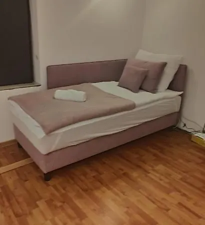 아파트 Bekescsabai Mezeskalacs Apartmanhaz 베케슈처버